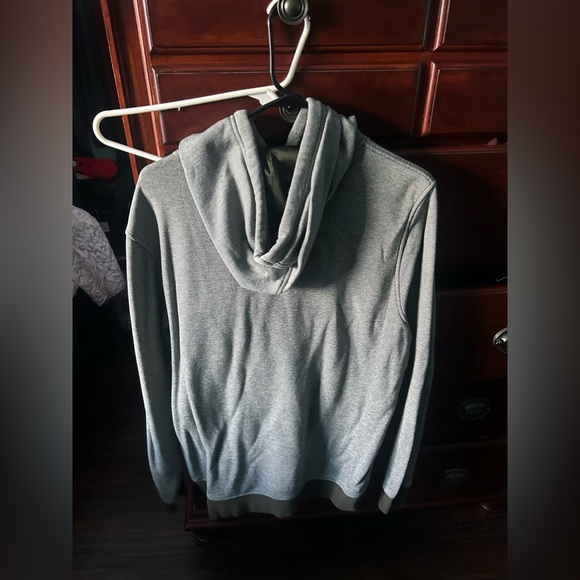 Under Armour Sweater - Picture 9 of 10